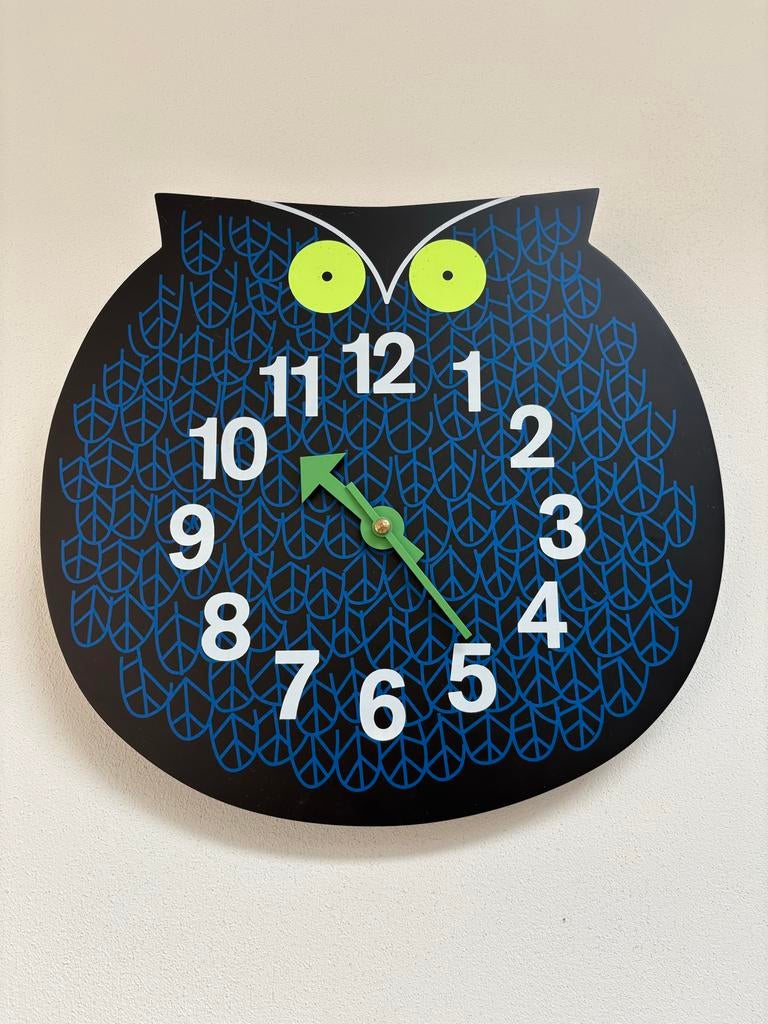 Vitra Klok Omar the Owl - Speelse Wandklok, Huis en Inrichting, Woonaccessoires | Klokken, Ophalen of Verzenden, Gebruikt, Analoog