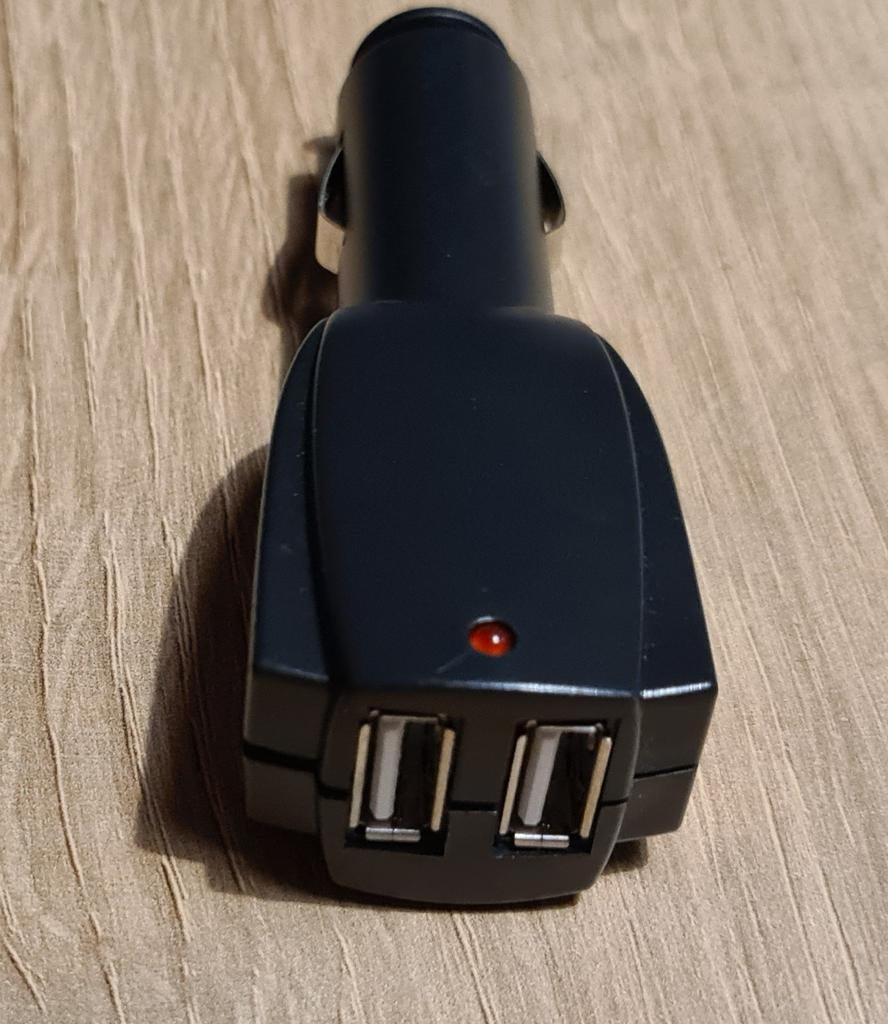 USB auto oplader met twee poorten, Ophalen of Verzenden, Zo goed als nieuw