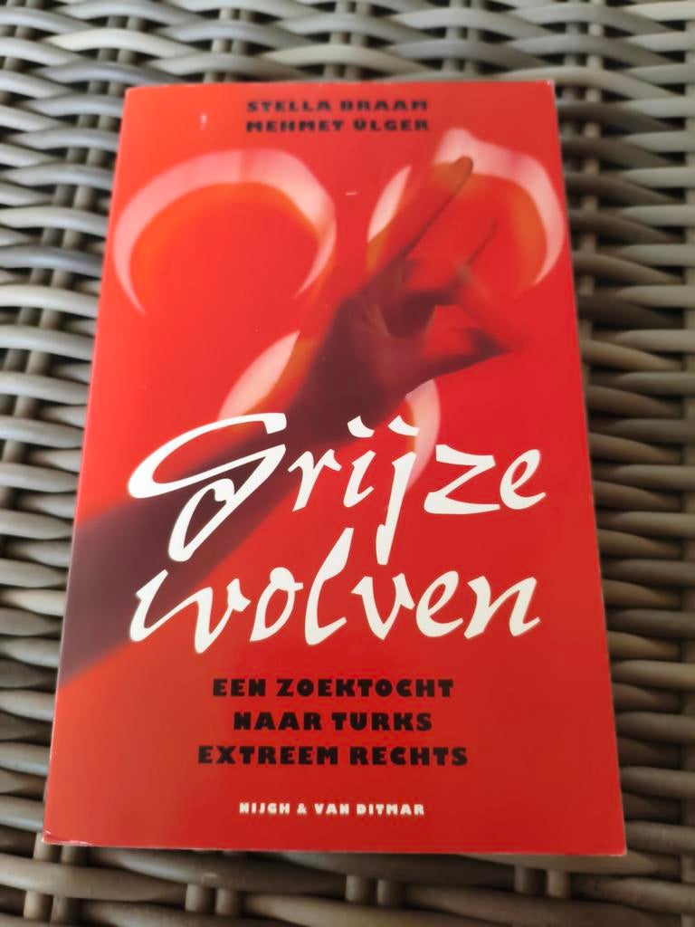 Grijze Wolven: Zoektocht naar Turks Extreem Rechts, Ophalen of Verzenden, Gelezen, Stella Braam, Mehmet Ülger, Nederland