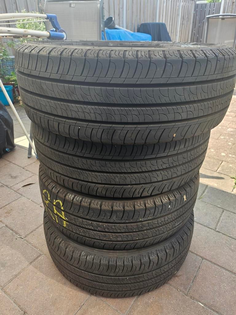 4x Goodyear Efficiënt Grip Cargo 215 60 17 109/107H., Ophalen of Verzenden, Zo goed als nieuw