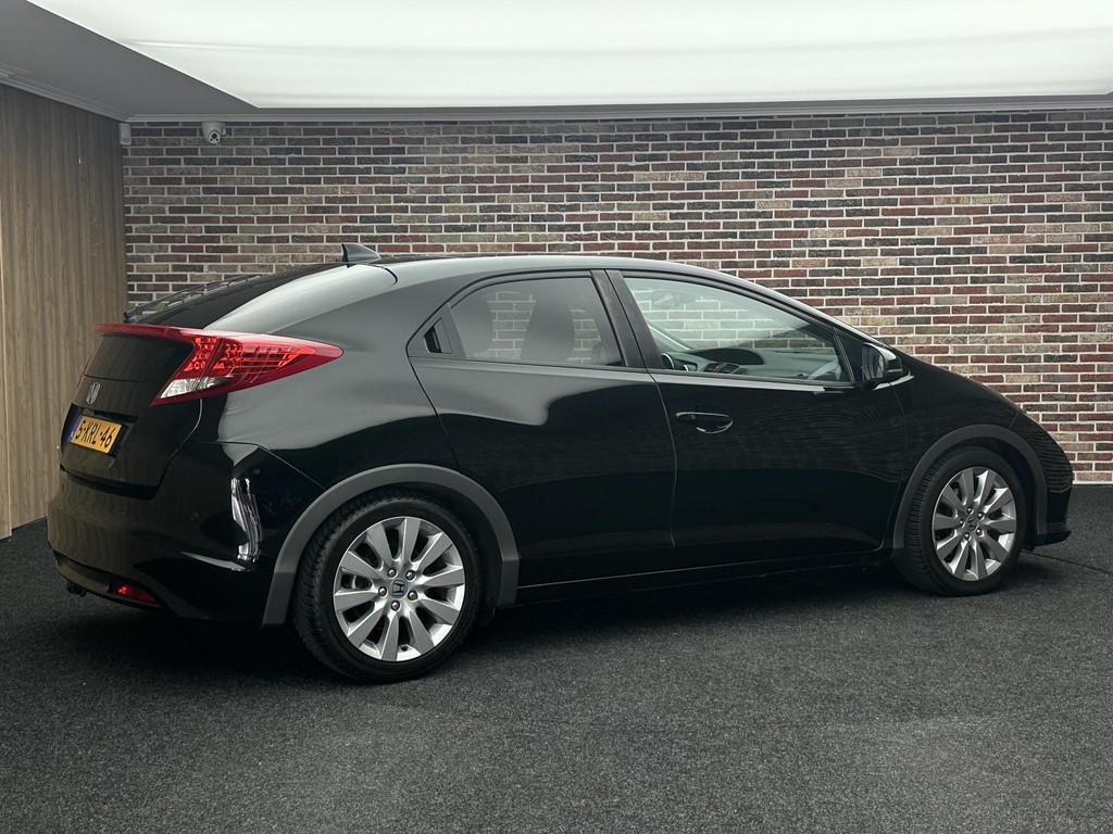 Honda Civic 1.8 Executive Automaat Trekhaak Xenon Camera Nav, Auto's, Honda, Gebruikt, Euro 6, 4 cilinders, Zwart