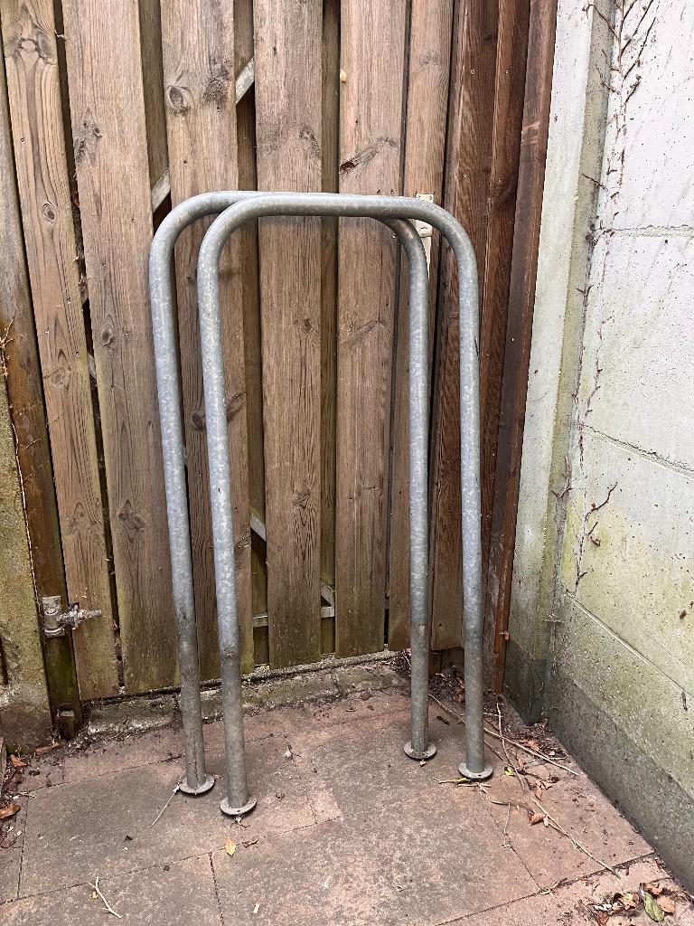 Fietsnietjes / fietsenrek, Ophalen, Gebruikt