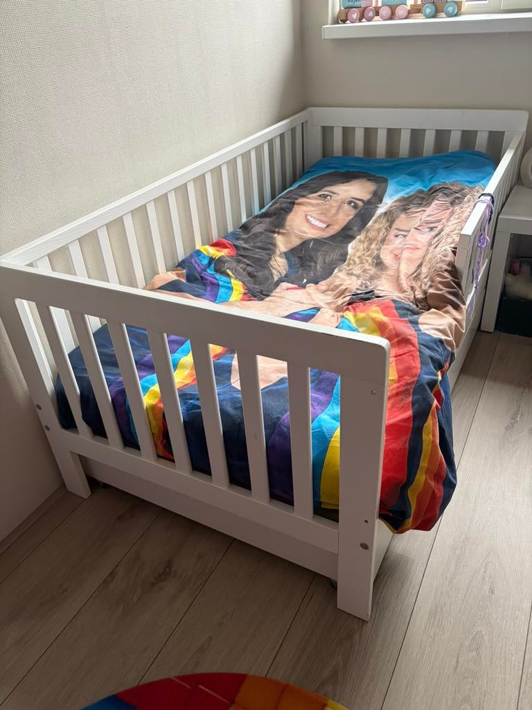 Peuterbed van Petite Amélie, Kinderen en Baby's, Kinderkamer | Bedden, 70 tot 85 cm, 140 tot 160 cm, Zo goed als nieuw, Ophalen