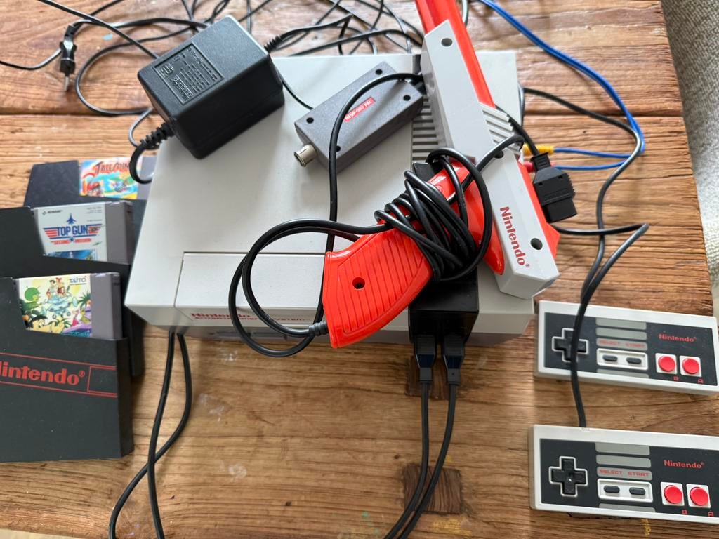 Nintendo 8bit OG, Spelcomputers en Games, Spelcomputers | Nintendo NES, Ophalen, Gebruikt, Met 2 controllers, Met zapper/pistool