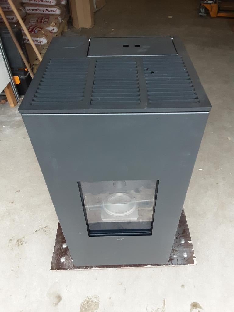 Pelletkachel SAEY Qubic 8 Showroommodel, Huis en Inrichting, Kachels, Ophalen, Overige brandstoffen, Nieuw, Pelletkachel