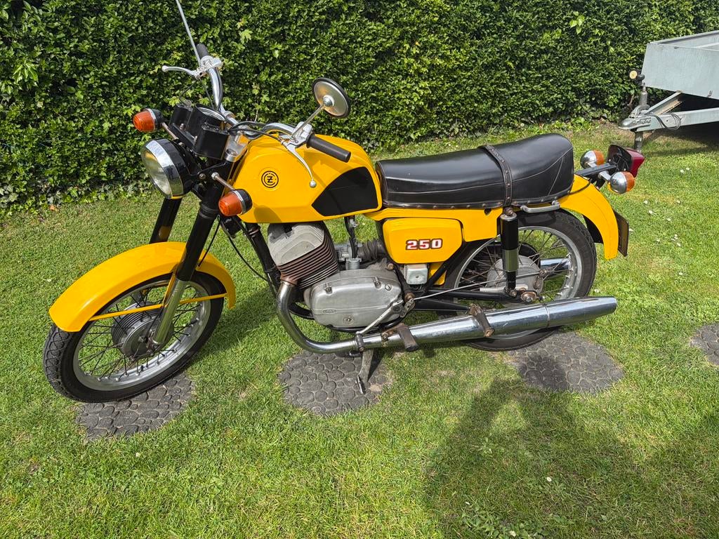 Cz/250 NL origineel, 730 kg, 4 cilinders, 1984 cc, Wit