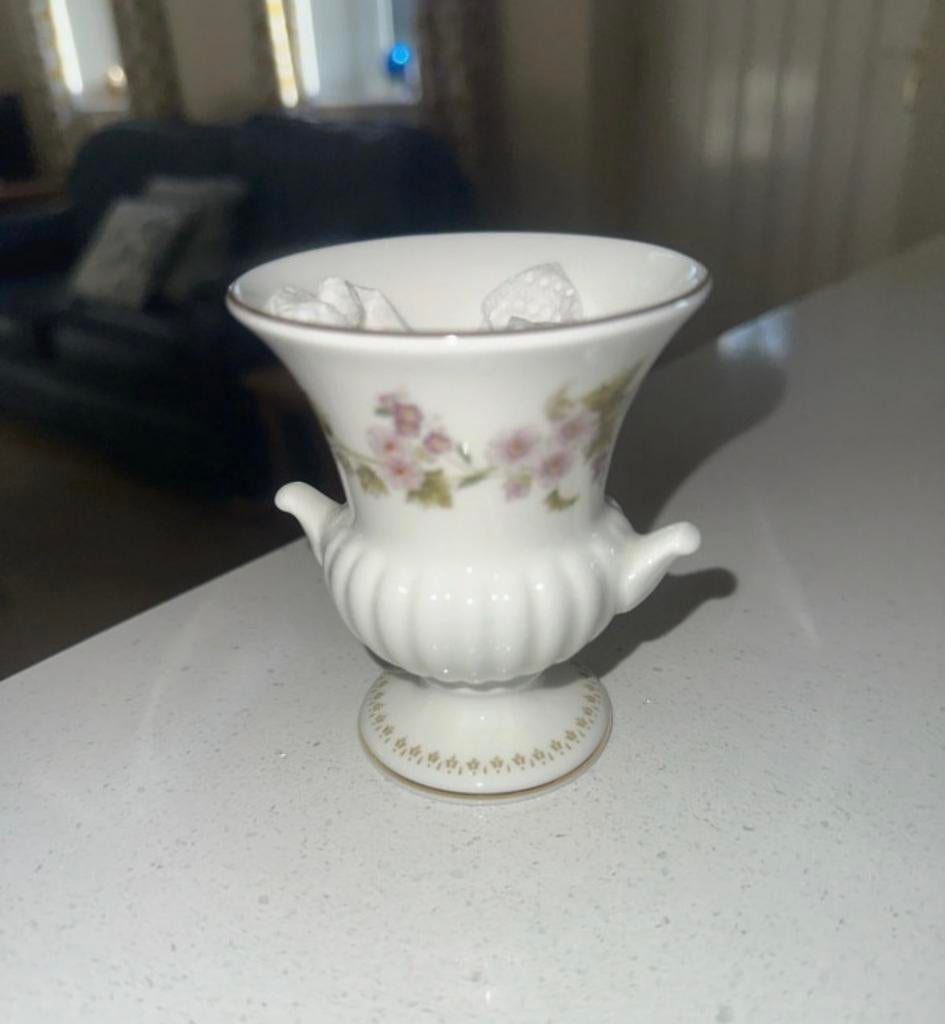Kleine vaas met bloemen wedgwood, Antiek en Kunst, Ophalen of Verzenden