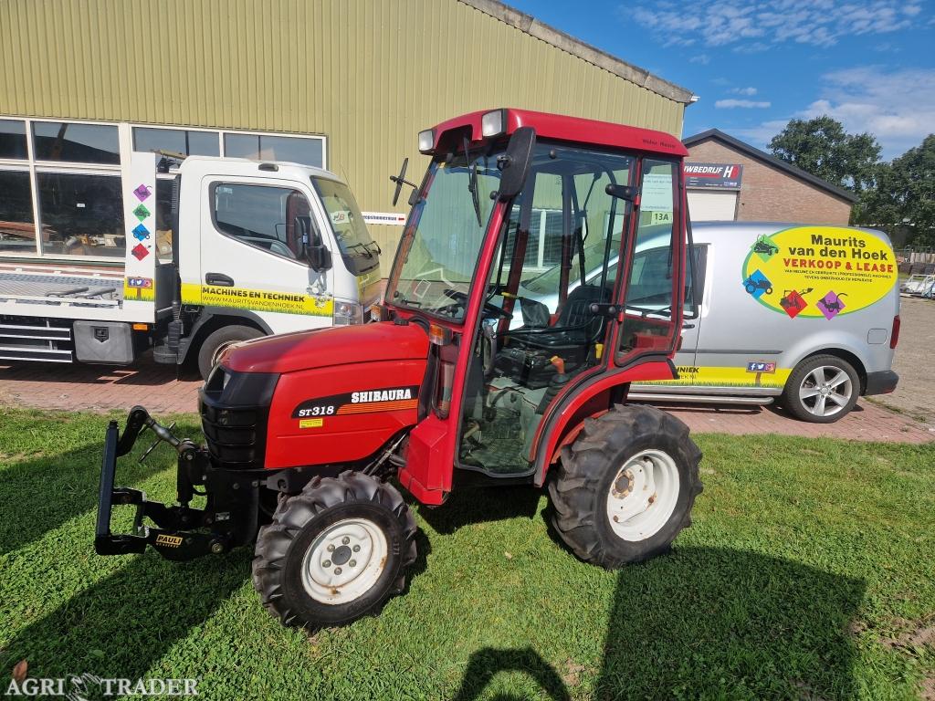 Nette Shibaura ST318 met cabine en fronthef, Zakelijke goederen, Agrarisch | Tractoren, Industrieweg 11A, Gebruikt, Tot 2500, Info@mauritsvandenhoek.nl