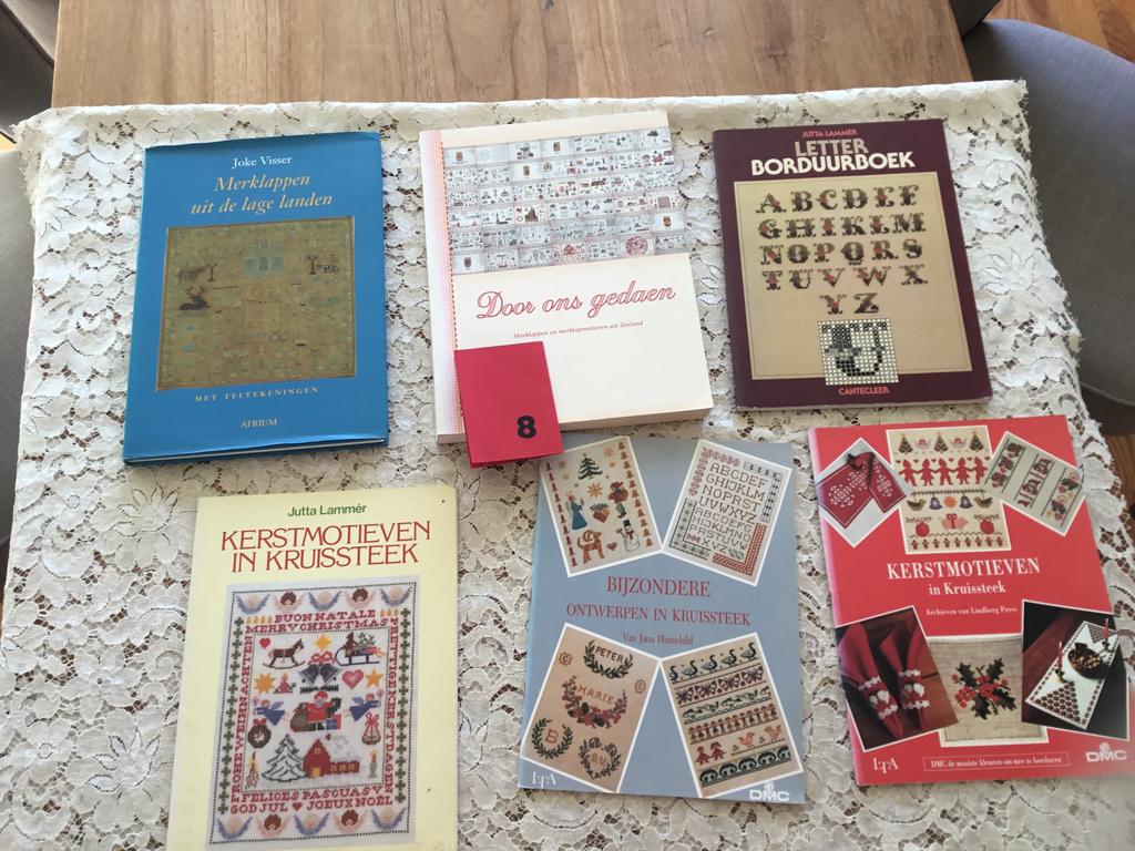 Serie 8 handwerkboeken-borduurboeken vanaf 2.50 euro, Ophalen of Verzenden, Zo goed als nieuw