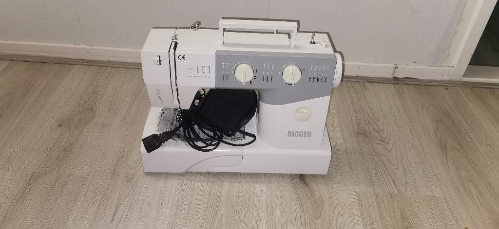 Naaimachine ALGGER JH682, Hobby en Vrije tijd, Naaimachines en Toebehoren, Ophalen of Verzenden, Zo goed als nieuw, Naaimachine