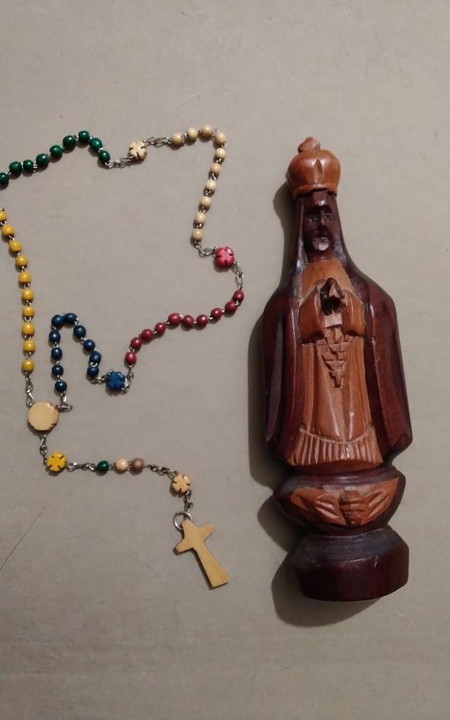 Hout geschneden Maria beeld + houten missierozenkrans, Ophalen of Verzenden, Beeld(je)