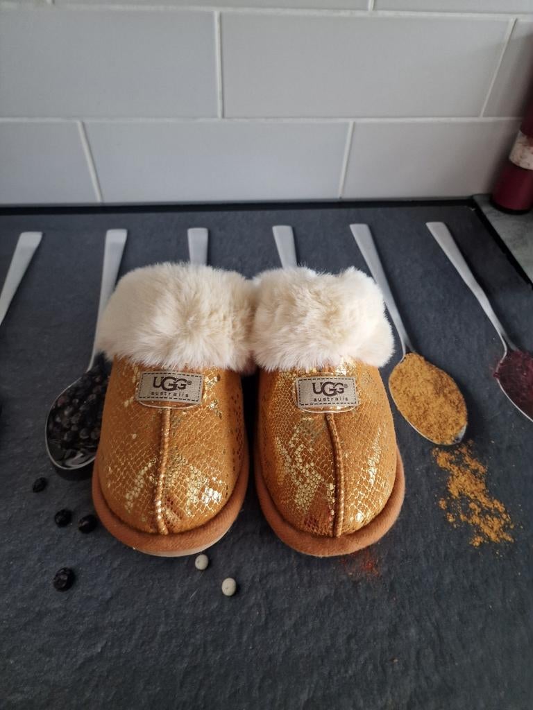 Sloffen uggs, Ophalen of Verzenden, Nieuw, Pantoffels of Sloffen