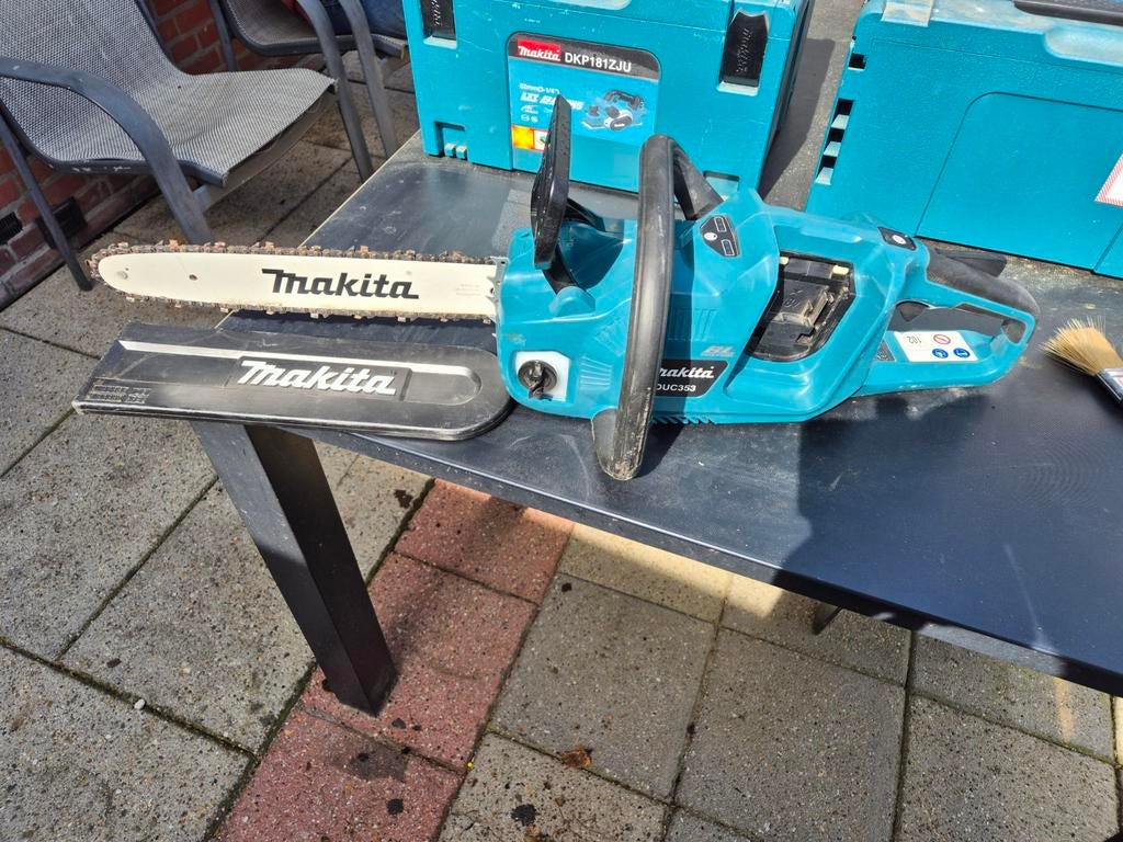 Makita 36 volt kettingzaag 40 cm zwaart, Ophalen, Kettingzaag, Zo goed als nieuw, 30 tot 70 mm