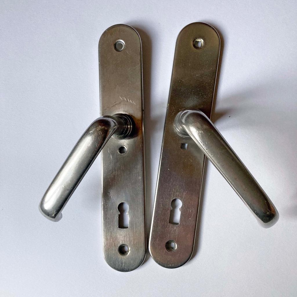 Deurklinken met vaste rozetten - één set , Antiek en Kunst, Ophalen of Verzenden