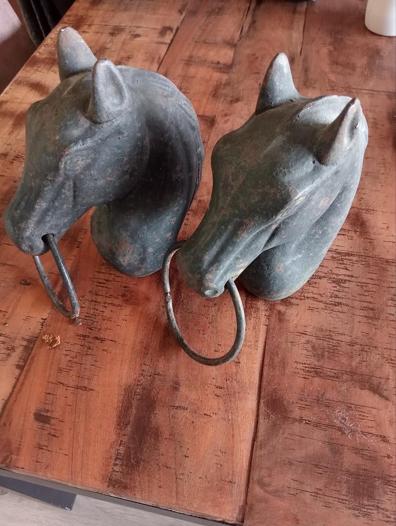 2 ijzeren paardenhoofden, Ophalen of Verzenden, Minder dan 10 m², Overige typen