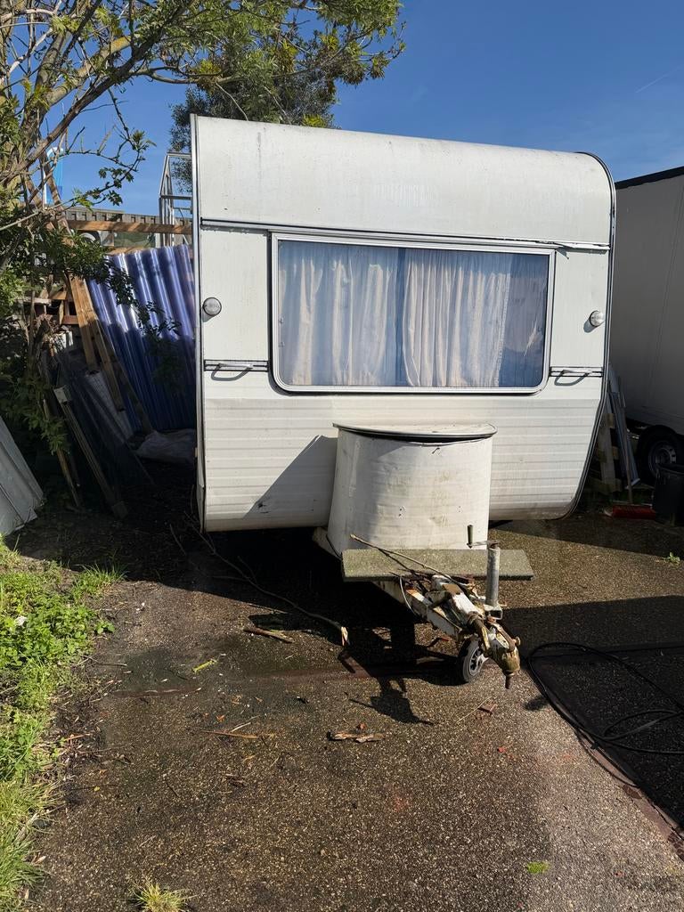 Oude caravan voor opknap of onderdelen, Overige merken, 750 - 1000 kg, Particulier, 4 tot 5 meter