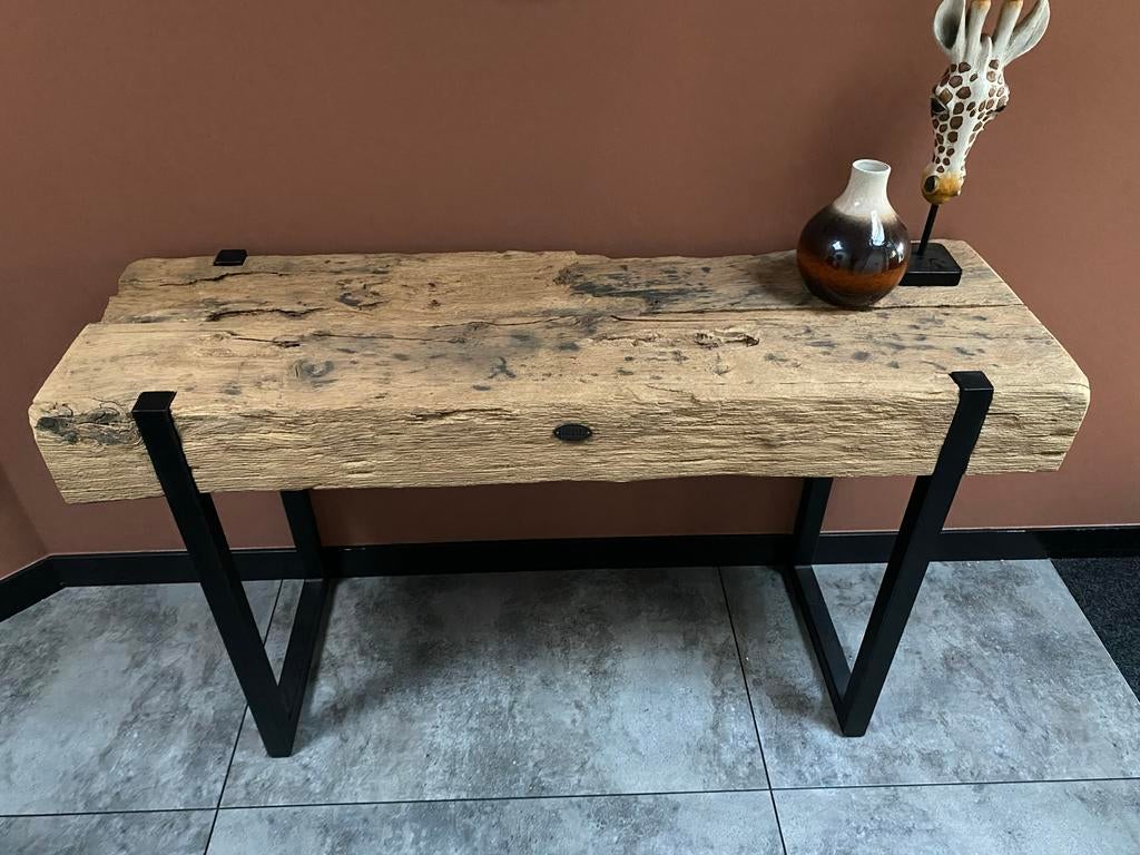 Stoere sidetable van hout met metalen onderstel, Huis en Inrichting, Ophalen, Minder dan 50 cm, Gebruikt, 100 tot 150 cm