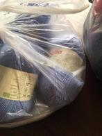 Wegens opruimen kast twee zakken garen, Hobby en Vrije tijd, Naaien en Fournituren, Ophalen of Verzenden, Zo goed als nieuw, Garen of Naald(en)