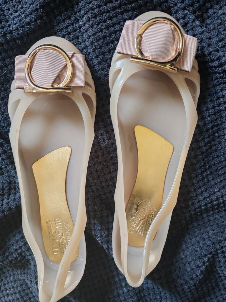 Salvatore Ferragamo sandalen 37,5, Kleding | Dames, Schoenen, Salvatore FERRAGAMO, Overige kleuren, Zo goed als nieuw, Ballerina's