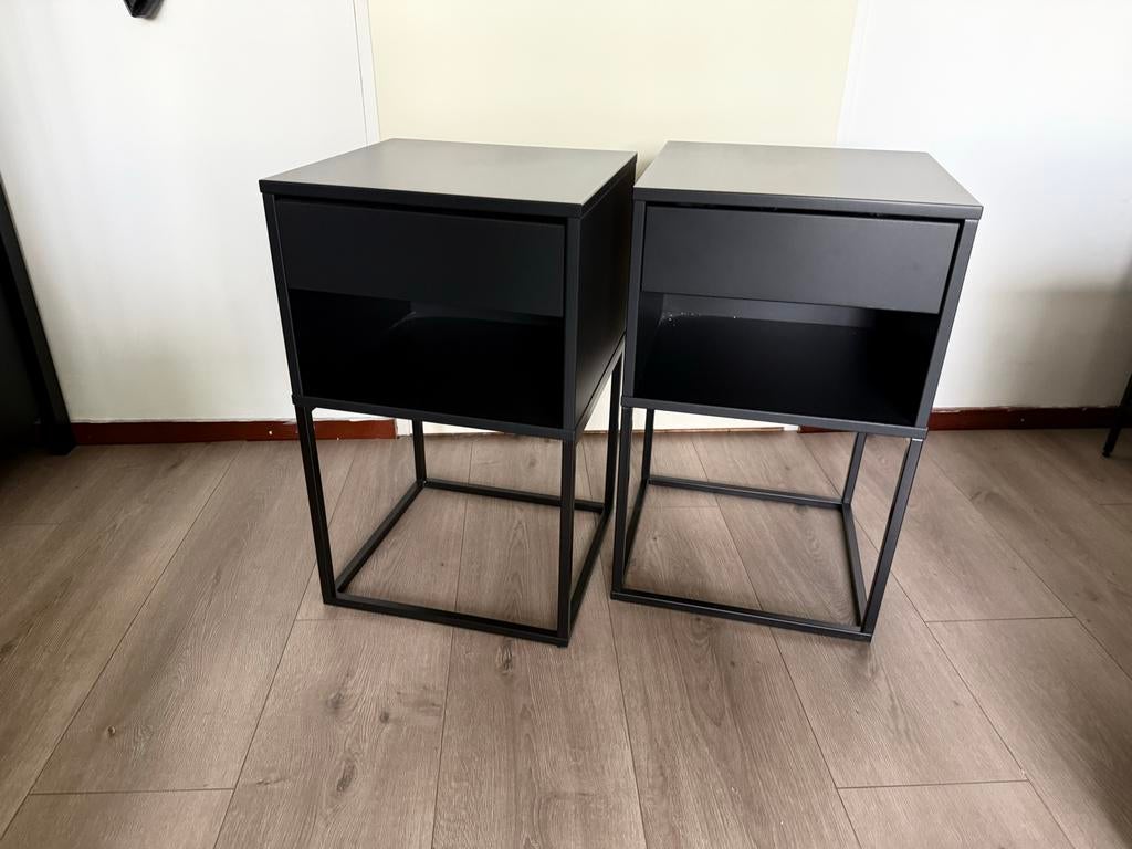 Ikea Vikhammer nachtkastje, zwart, Minder dan 45 cm, Metaal of Aluminium, Zo goed als nieuw, 55 tot 70 cm