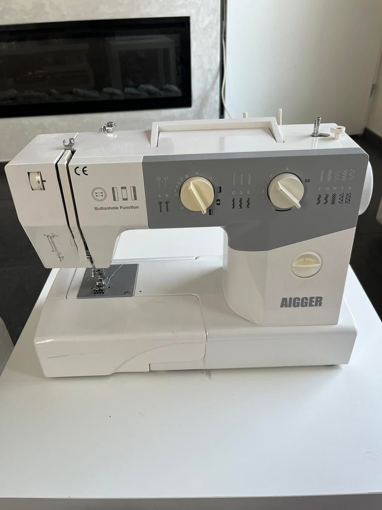 AIGGER naaimachine voor onderdelen zonder voetpedaal, Ophalen of Verzenden, Zo goed als nieuw, Naaimachine, Overige merken