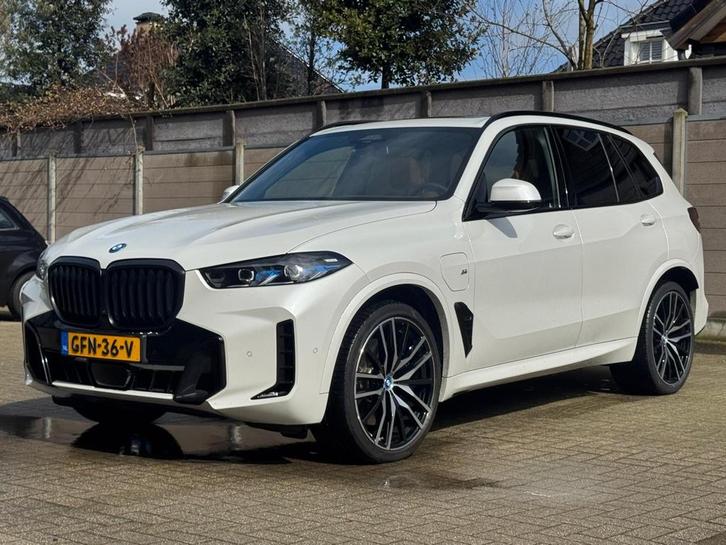 BMW X5 Xdrive50e 490pk Aut 2023 Wit, Auto's, BMW, X5, Hybride Elektrisch/Benzine, Plug-in hybride, SUV of Terreinwagen, Automaat