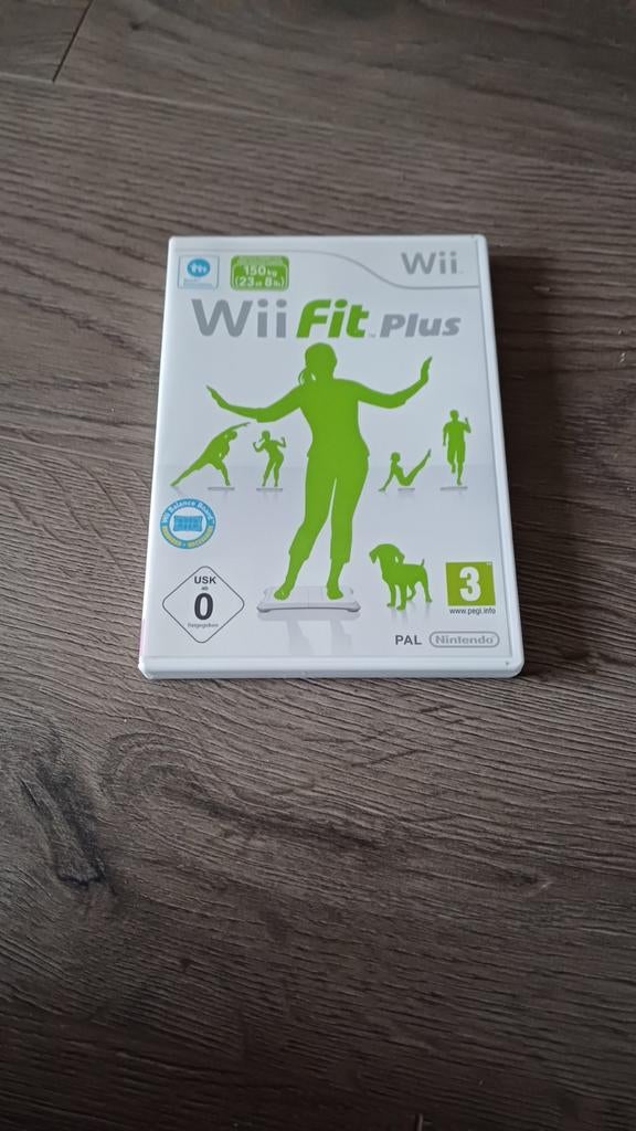 Wii plus + balanceboard, 3 spelers of meer, Ophalen, Zo goed als nieuw, Vanaf 3 jaar