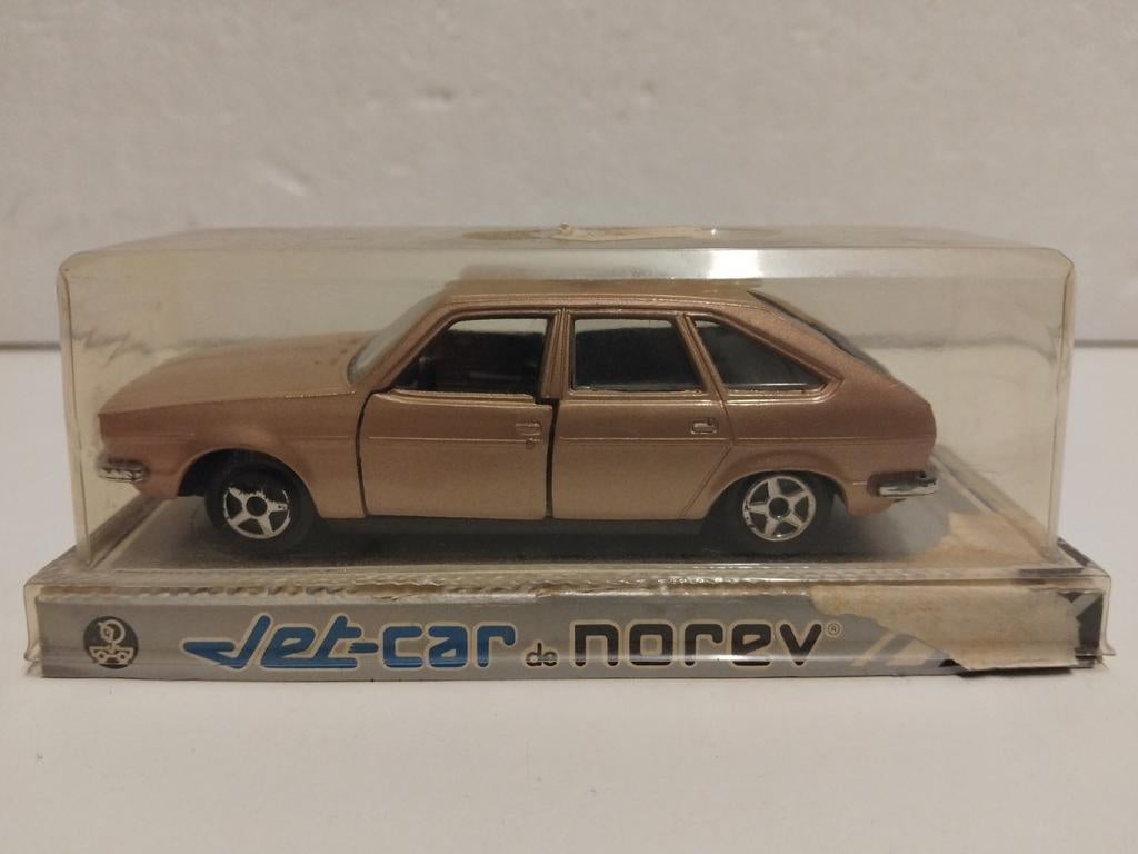 Norev 1:43 diverse Renault Mercedes Volkswagen Porsche Fiat, Ophalen of Verzenden, Zo goed als nieuw, Auto, Norev