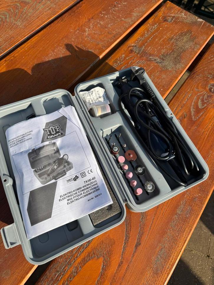 Kleine handfrees (dremel) met diverse accessoires, Doe-het-zelf en Verbouw, Gereedschap | Freesmachines, Gebruikt, Elektrisch