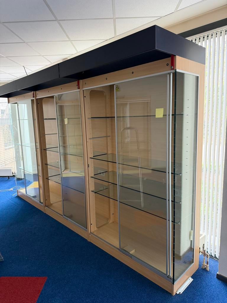 Gratis Vitrinekasten, Huis en Inrichting, Kasten | Vitrinekasten, 150 tot 200 cm, Ophalen of Verzenden, 50 tot 75 cm, Gebruikt