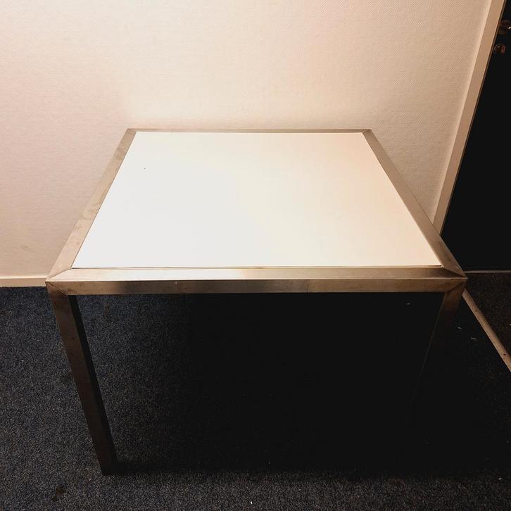 Stevige Tafel / Bureau met Wit blad & Metalen Frame, Huis en Inrichting, Bureaus, Gebruikt, Bureau, Ophalen