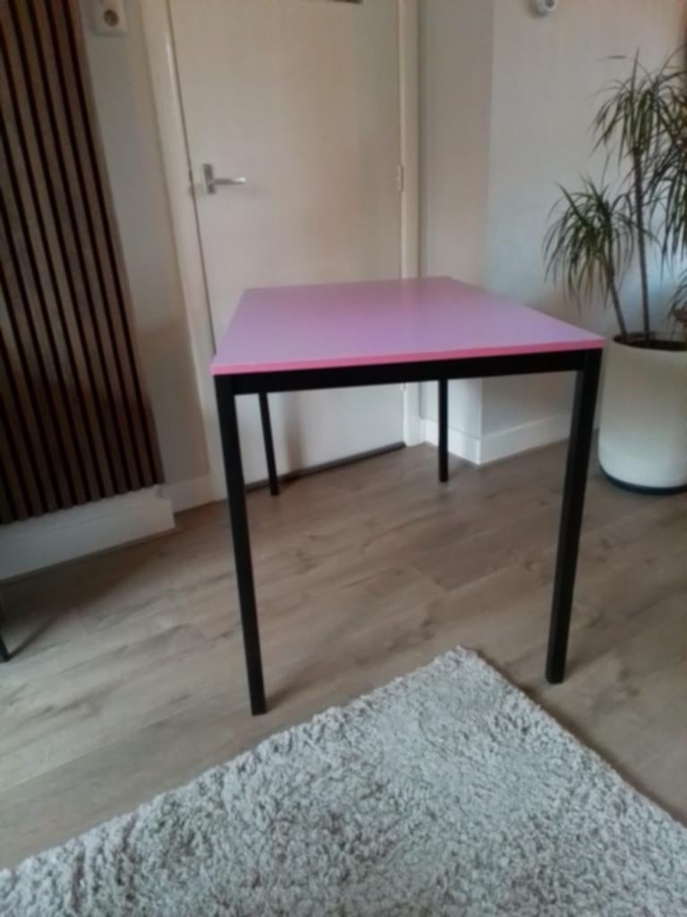 Leuke Eettafel/Keukentafel Lilakleur/Zwart 74cm/110cm/67.5cm, Huis en Inrichting, Tafels | Eettafels, Ophalen, 100 tot 150 cm