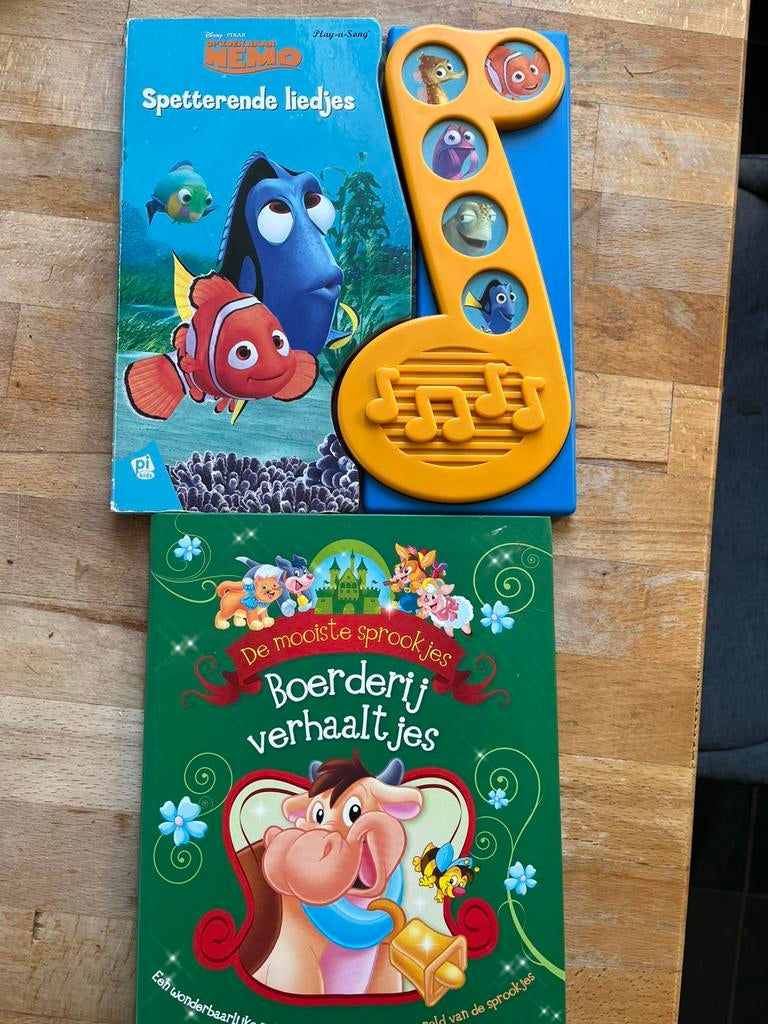 Springende eekhoorn, 2 kinderboeken en een mutsje, Een of twee spelers, Ophalen