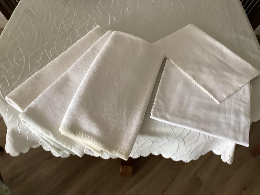 Te Koop : 3 st Dekentjes , Lakentje , 3 st Lakensetjes ., Ophalen of Verzenden, Zo goed als nieuw, Deken