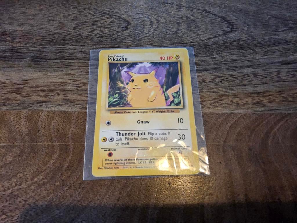 Pokemon kaart Pikachu 40 HP, Hobby en Vrije tijd, Verzamelkaartspellen | Pokémon, Ophalen of Verzenden