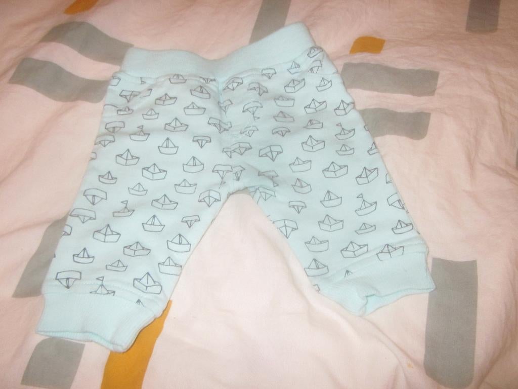 Nieuw aqua broekje met gevouwen bootjes maat 50, Ophalen of Verzenden, Nieuw, Jongetje, Broekje