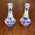 Twee kleine Delfts blauwe vaasjes, Huis en Inrichting, Blauw, Aardewerk of Porselein, Ophalen of Verzenden, Zo goed als nieuw