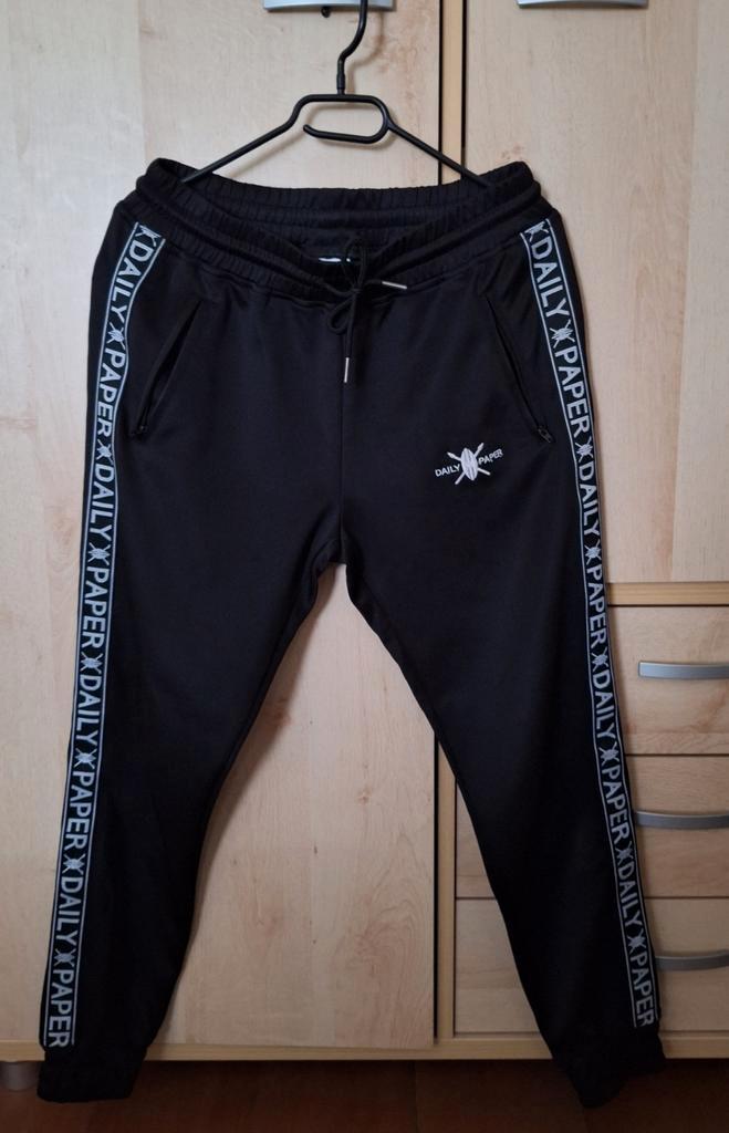 Daily Paper Joggingbroek zwart (XS), Kleding | Heren, Broeken en Pantalons, Gedragen, Zwart, Ophalen of Verzenden