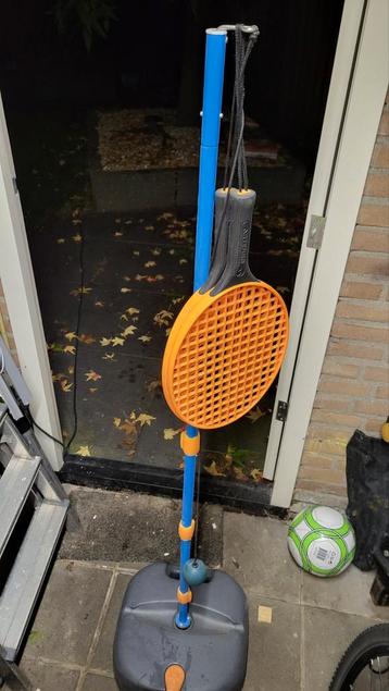 Tennispaal met rackets beschikbaar voor biedingen