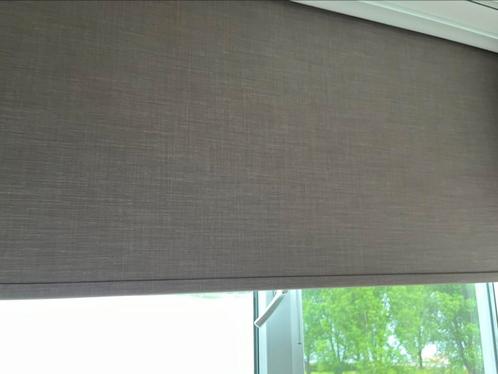 Geblindeerd rolgordijn, taupe kleur hoog 1,40 m breed 1,66 m, Huis en Inrichting, Stoffering | Gordijnen en Lamellen, Zo goed als nieuw