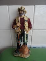 Oud vintage beeld visser met hengel en snoek, Ophalen, Zo goed als nieuw, Mens
