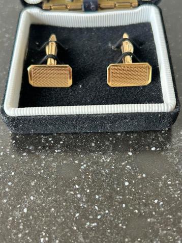 Goudkleurige manchetknopen rechthoek beschikbaar voor biedingen