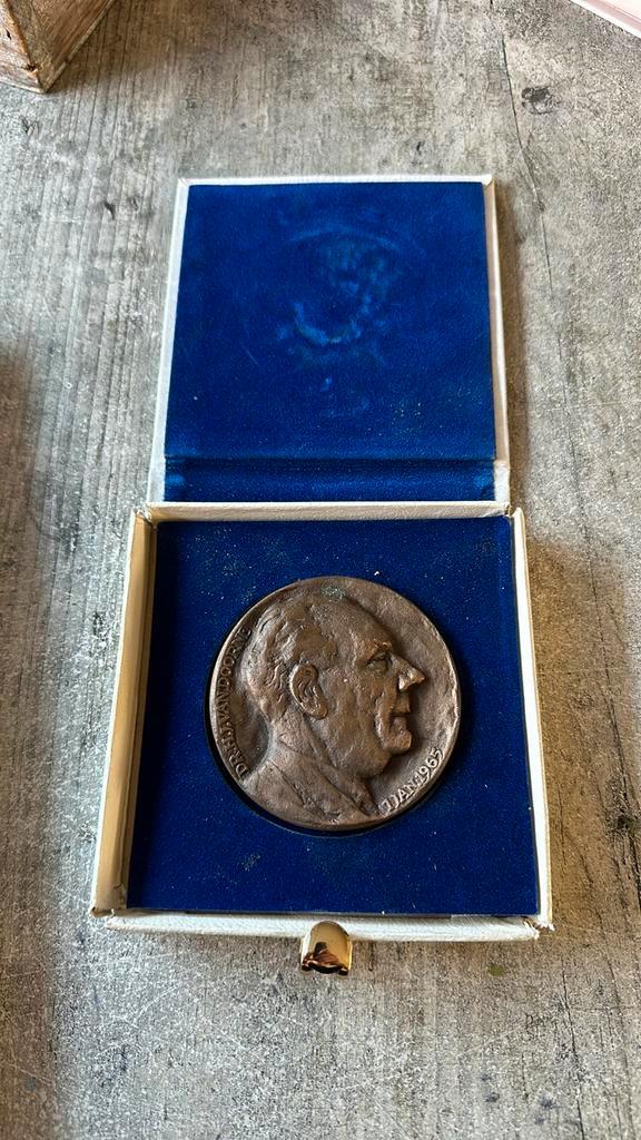DAF Herdenkingspenning 1957 - Hub van Doorne - Brons, Antiek en Kunst, Antiek | Koper en Brons, Brons, Ophalen