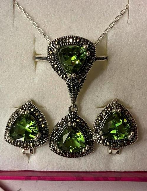 Prachtige zilveren setje met kleurveranderende Zultaniet, Sieraden, Tassen en Uiterlijk, Kettinghangers, Nieuw, Zilver, Rood, Overige voorstellingen