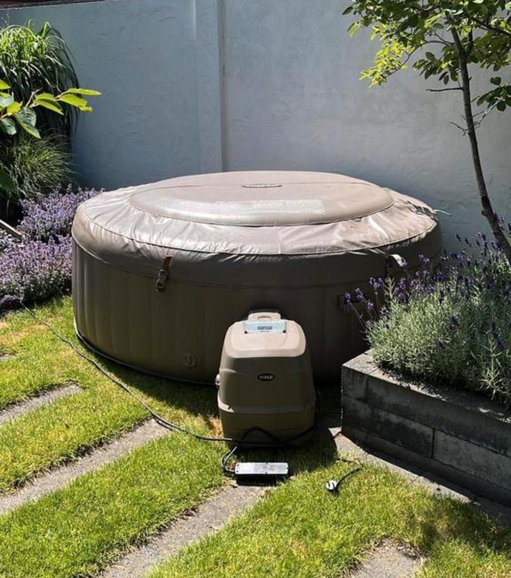 Intex jacuzzi, Tuin en Terras, Bubbelbaden en Hottubs, Zo goed als nieuw, Opblaasbaar, Grondzeil, Ophalen
