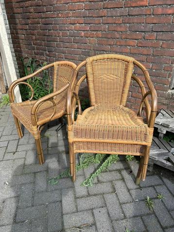 17x Kunststof rotan terrasstoelen
met armleuning beschikbaar voor biedingen