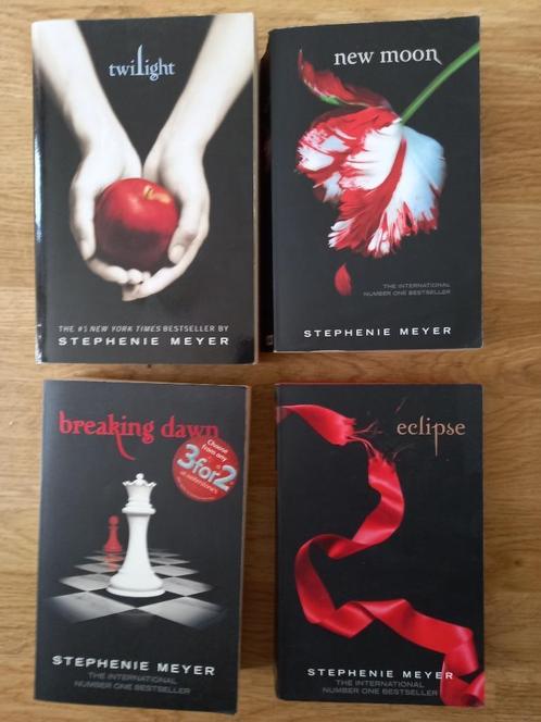 YA fantasy: Stephanie Meyer - Twilight Saga, Boeken, Fantasy, Gelezen, Ophalen of Verzenden