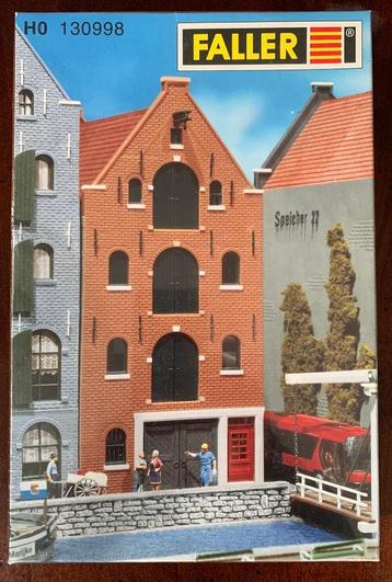 Faller 130998 NL pakhuis met trapgevel - HO beschikbaar voor biedingen