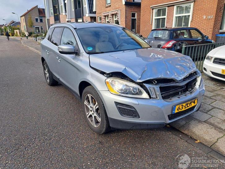 Volvo XC60 2.0 T5 summum automaat (bj 2013), Auto diversen, Schadeauto's, Volvo, Automaat, Benzine, Stationwagon, Zilver of Grijs