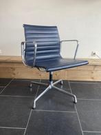 Drie Vitra Eames EA 108 stoelen, aluminium, donkerblauw leer, Ophalen of Verzenden, Zo goed als nieuw, Blauw, Metaal